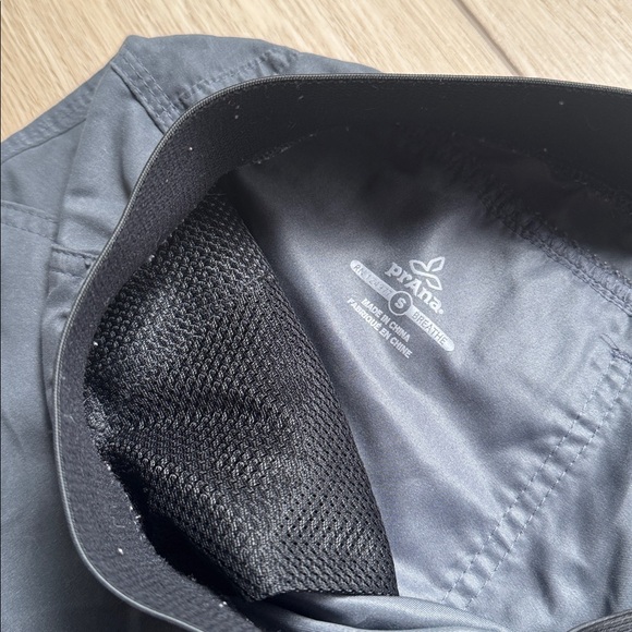 PrAna Men's Size Large Charcoal Gray Mojo Chakara Shorts Size S Yoga Work Out - Picture 7 of 9